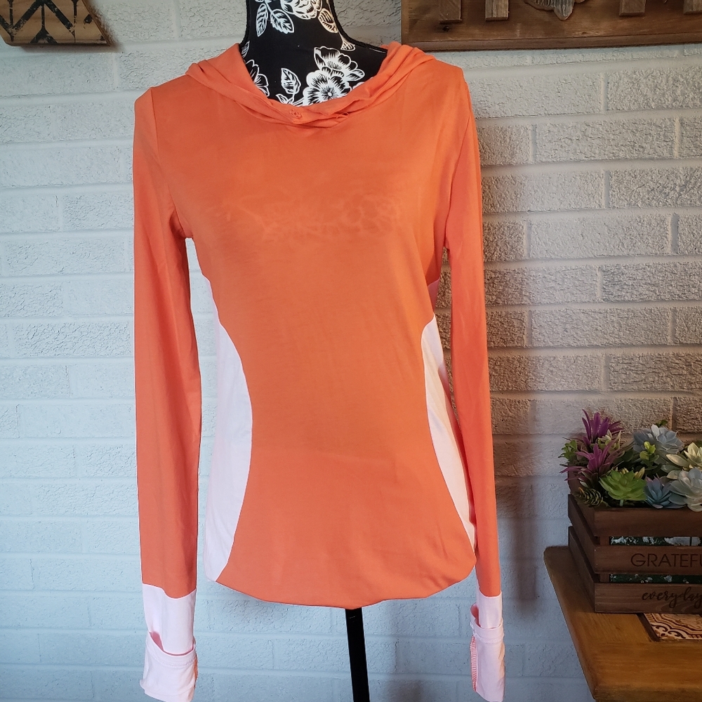 NWT Vessos lightweight long hoodie size medium